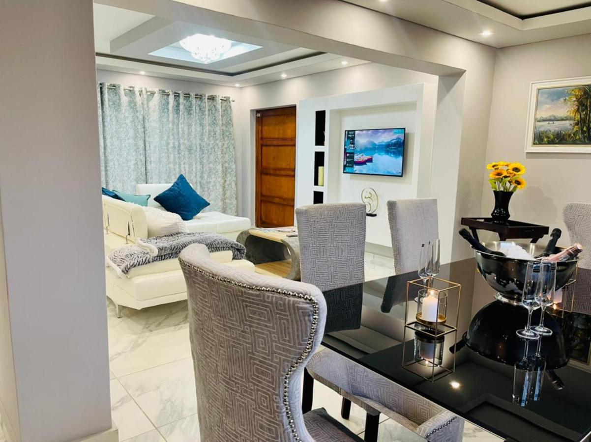 Cozier Glitz Villa Cape Town Exterior photo