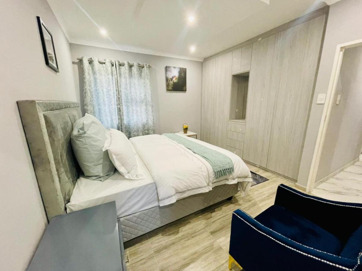 Cozier Glitz Villa Cape Town Exterior photo