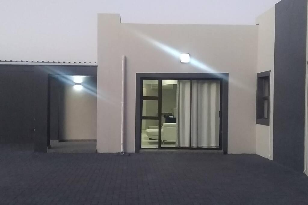 Cozier Glitz Villa Cape Town Exterior photo