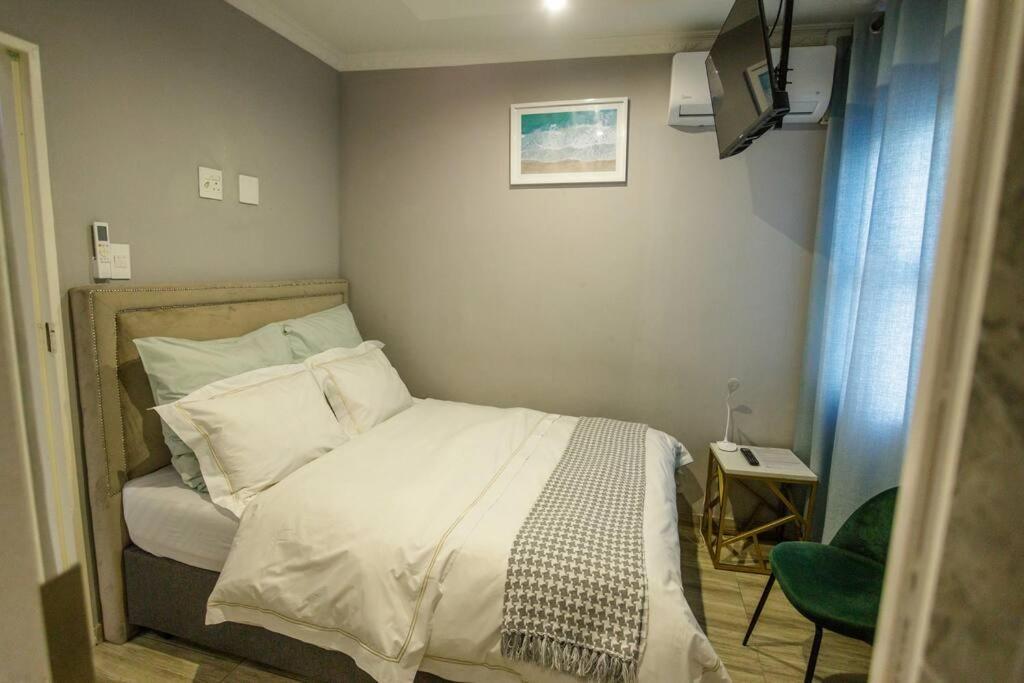 Cozier Glitz Villa Cape Town Exterior photo