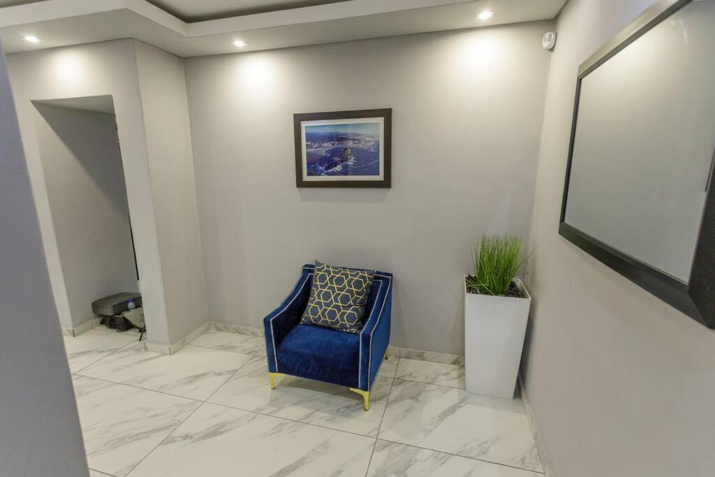 Cozier Glitz Villa Cape Town Exterior photo