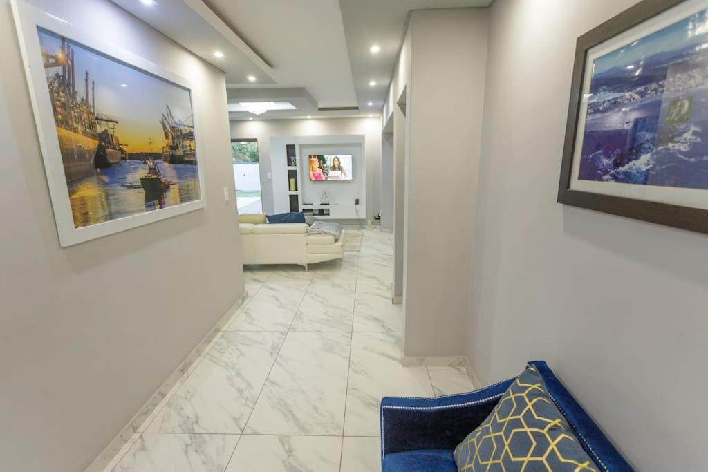 Cozier Glitz Villa Cape Town Exterior photo