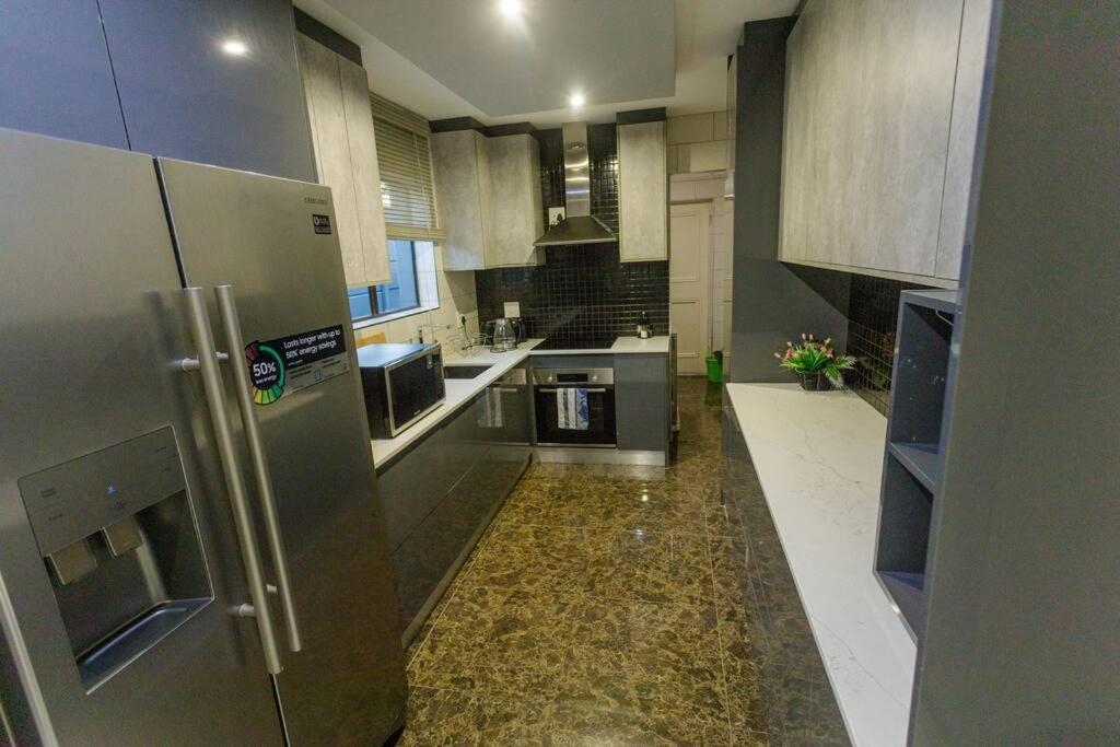 Cozier Glitz Villa Cape Town Exterior photo