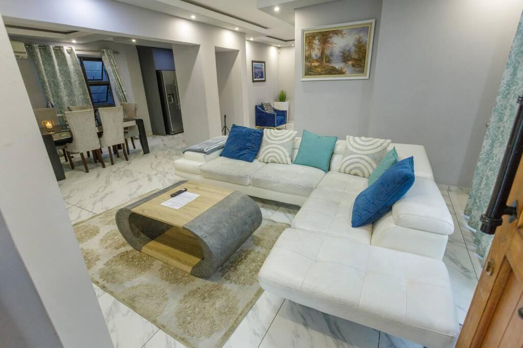 Cozier Glitz Villa Cape Town Exterior photo
