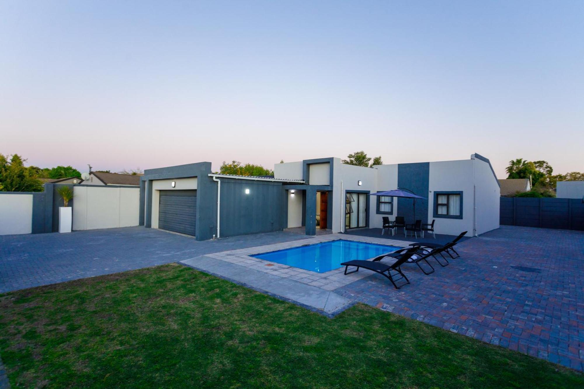 Cozier Glitz Villa Cape Town Exterior photo