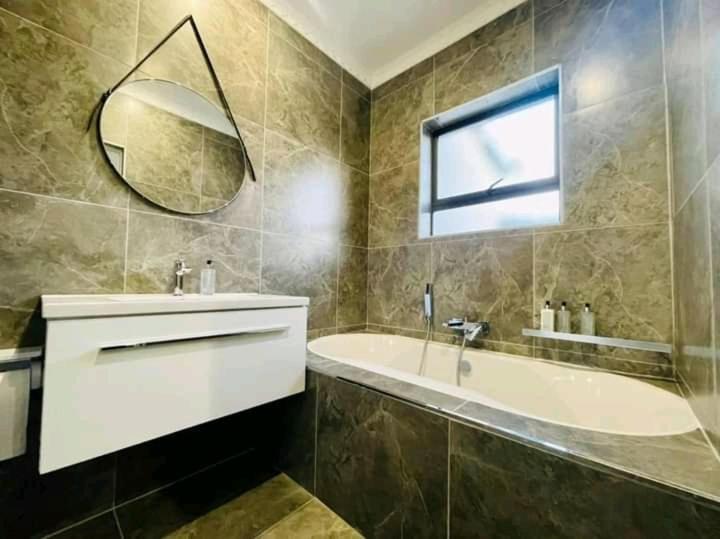 Cozier Glitz Villa Cape Town Exterior photo